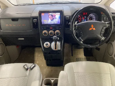 MITSUBISHI DELICA D5