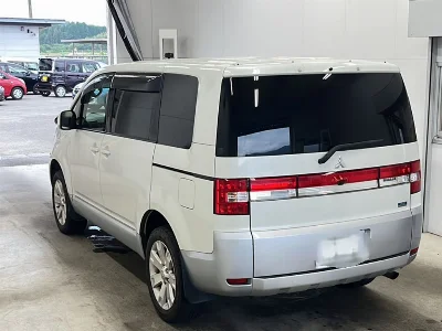MITSUBISHI DELICA D5