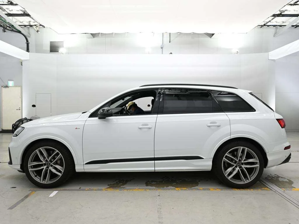 Audi Q7  с аукциона в Японии
