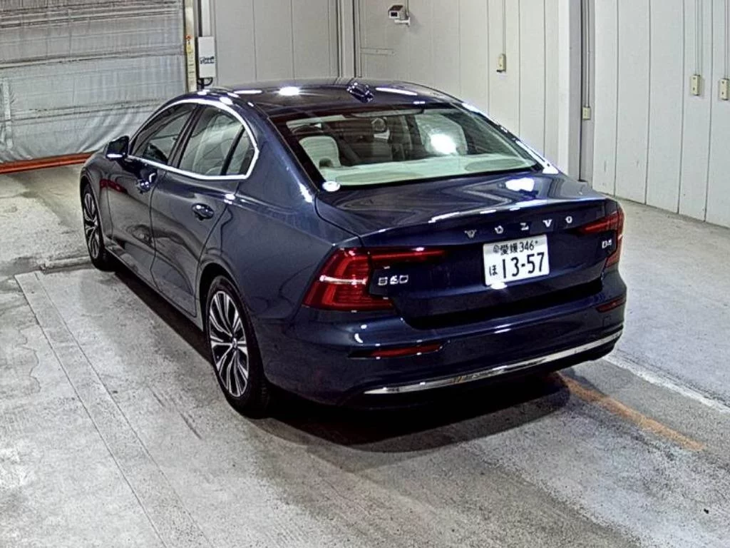 Volvo S60  с аукциона в Японии