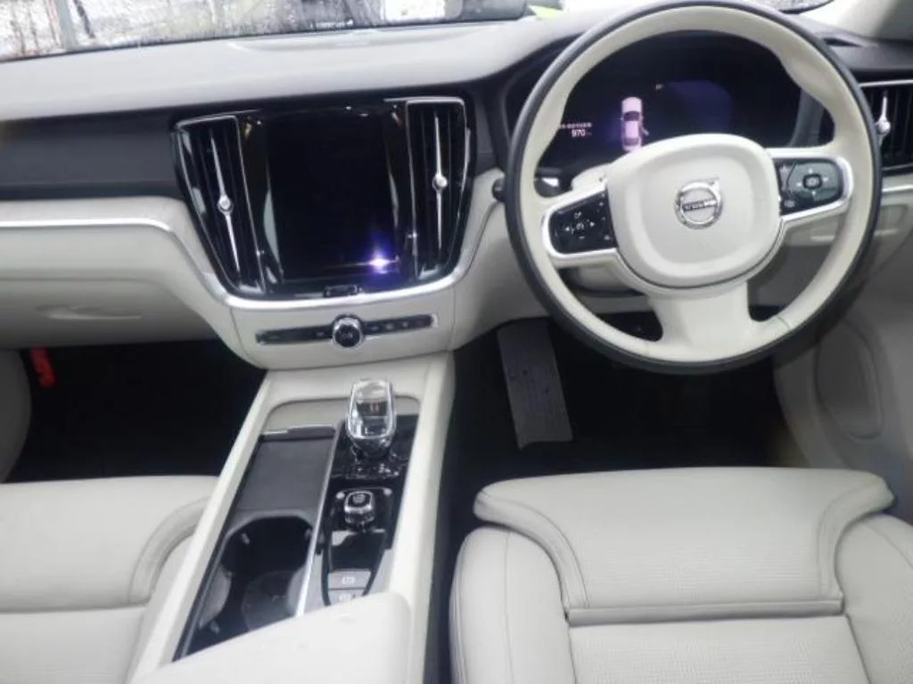 Volvo S60  с аукциона в Японии