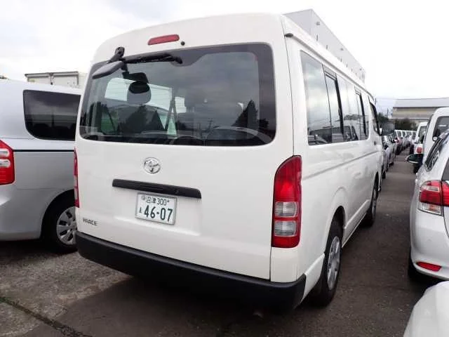 Toyota HiAce  с аукциона в Японии