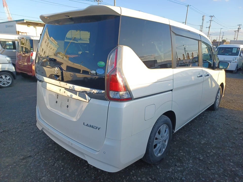 Suzuki Landy 2017