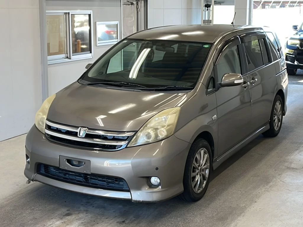 Toyota Isis 2009
