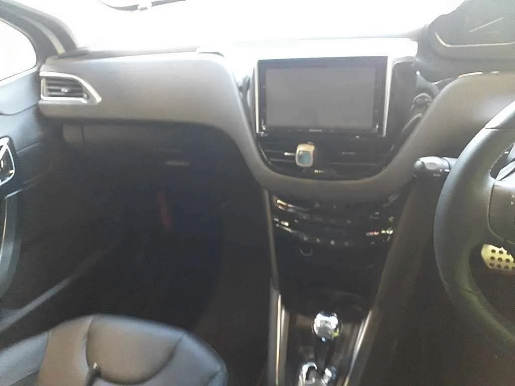 Peugeot 208  с аукциона в Японии