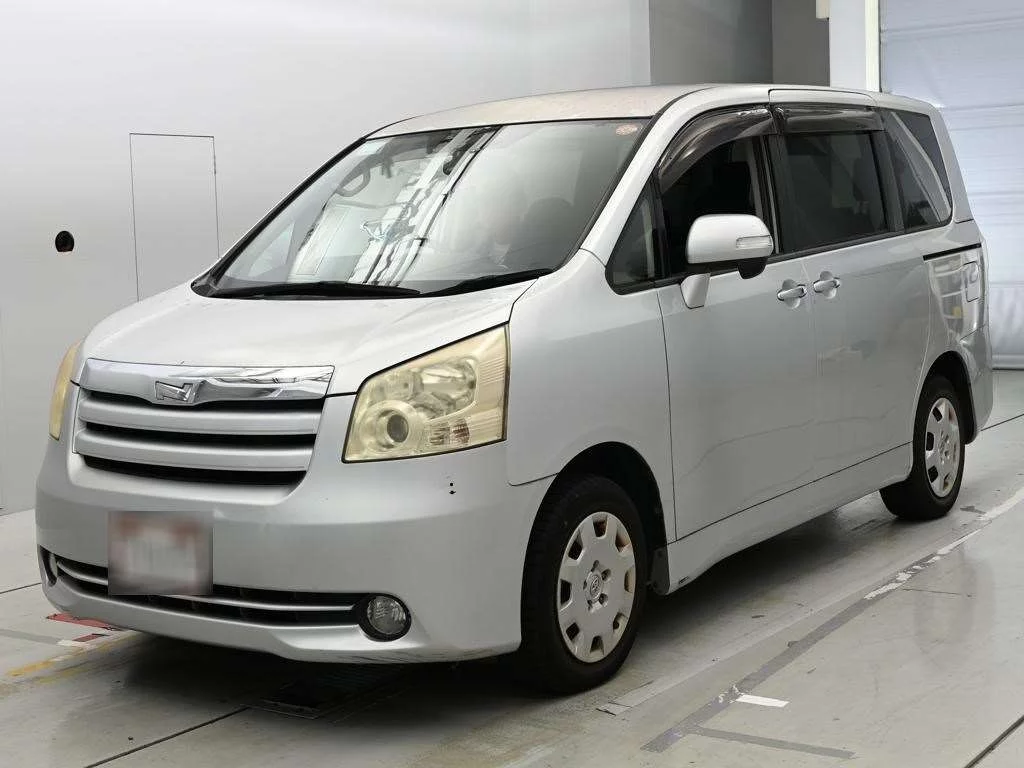 Toyota Noah 2010