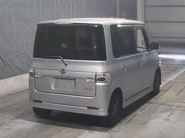 Daihatsu Tanto 2005