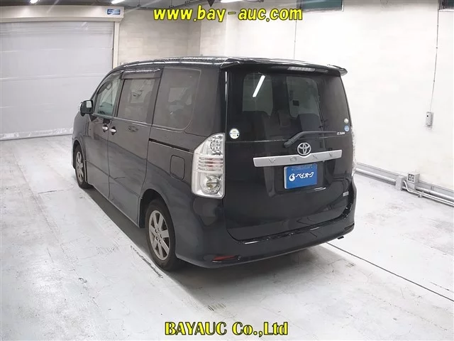 Toyota Voxy 2009
