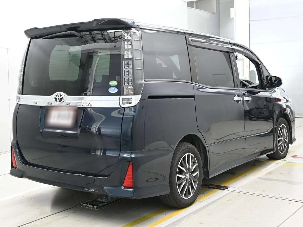 Toyota Voxy 2015