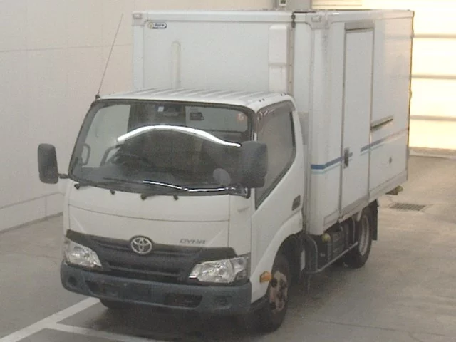 Toyota Dyna  с аукциона в Японии