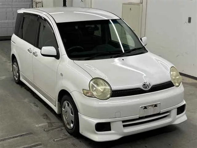 Toyota Sienta 2005