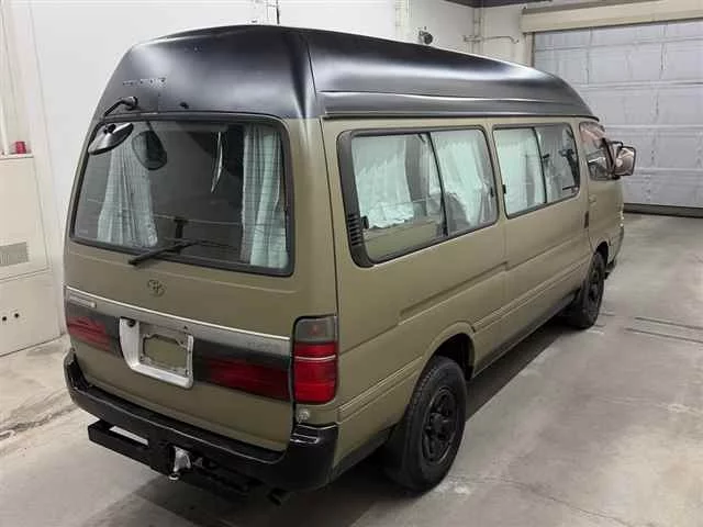 Toyota HiAce  с аукциона в Японии