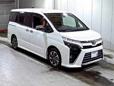 TOYOTA VOXY, 2018 — лот японского аукциона