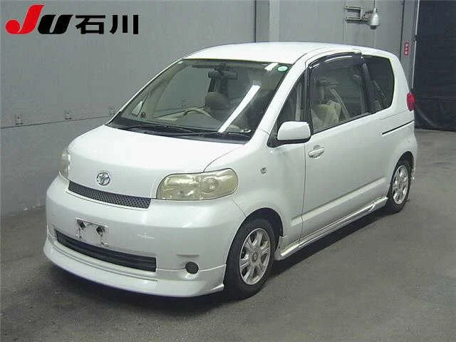 Toyota Porte 2005