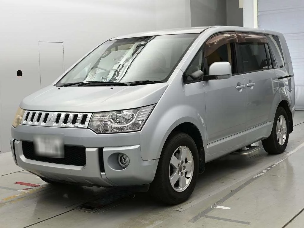 Mitsubishi Delica D:5 2011