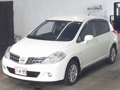 NISSAN TIIDA
