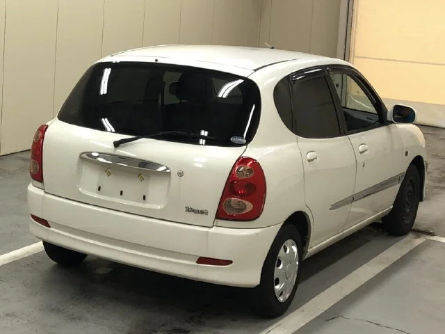 Toyota Duet  с аукциона в Японии