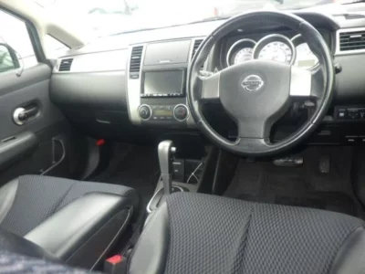 NISSAN TIIDA