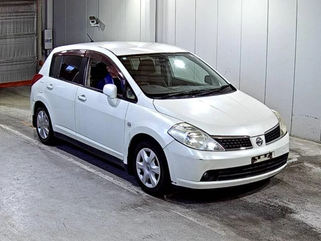 Nissan Tiida  с аукциона в Японии