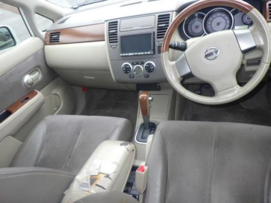 Nissan Tiida  с аукциона в Японии