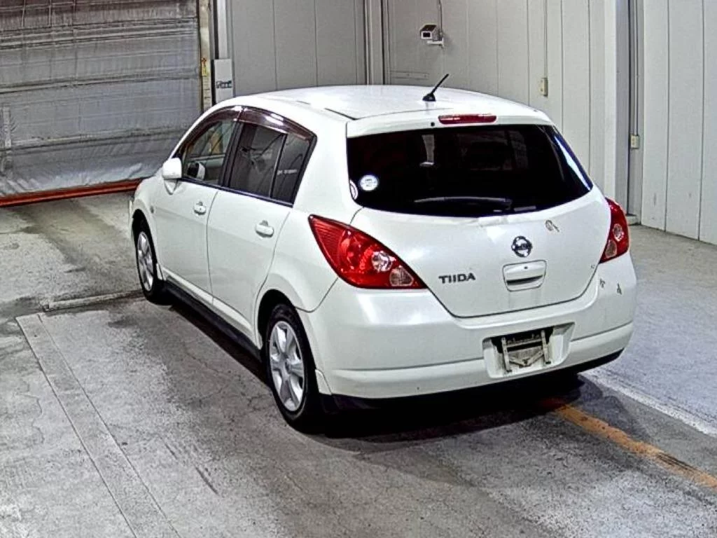 Nissan Tiida  с аукциона в Японии