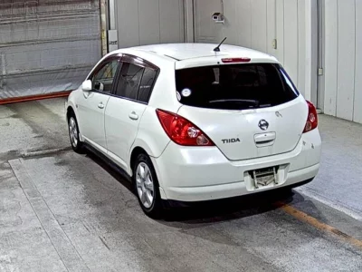 NISSAN TIIDA
