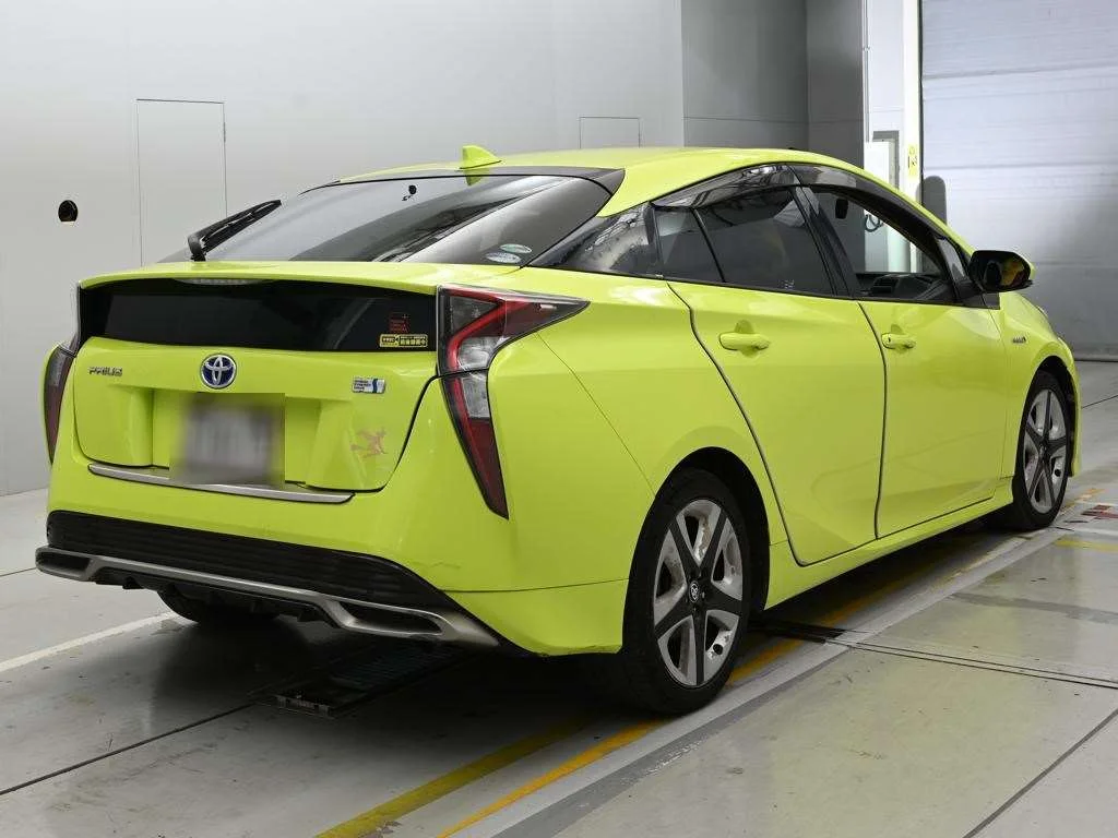 Toyota Prius  с аукциона в Японии