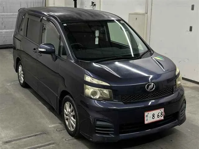Toyota Voxy 2011