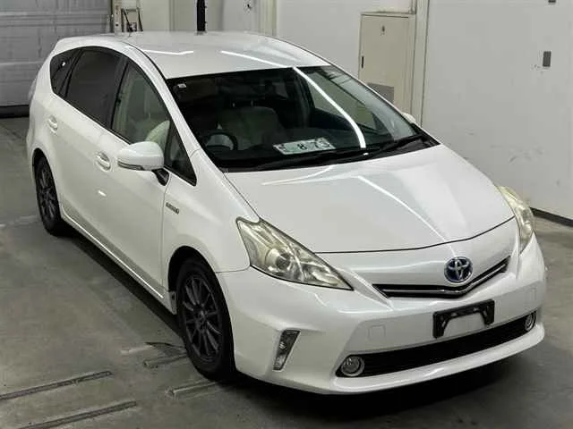 Toyota Prius Alpha 2012