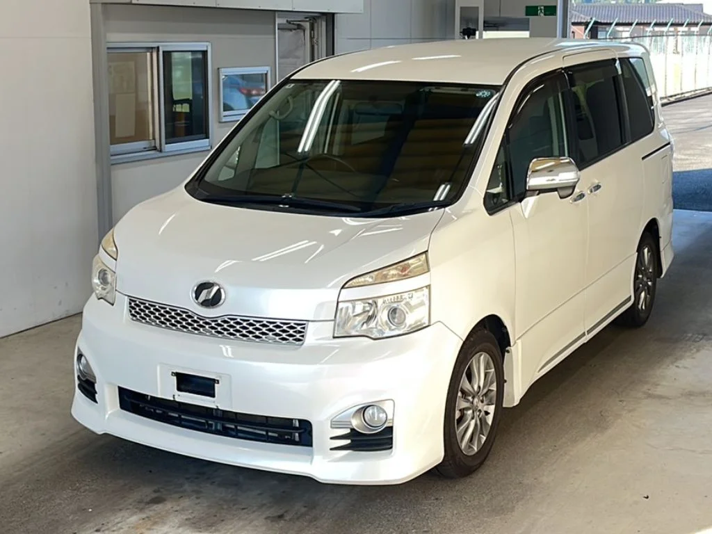 Toyota Voxy 2012