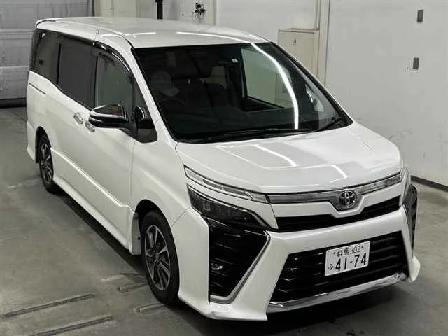 Toyota Voxy 2022
