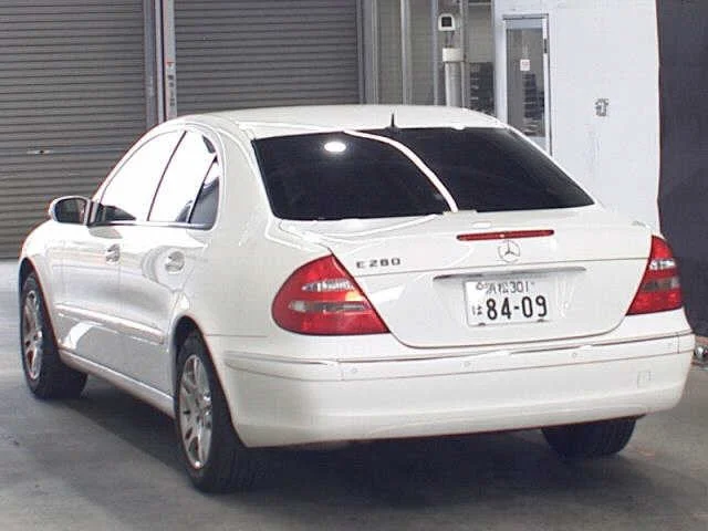 Mercedes-Benz E-Class  с аукциона в Японии