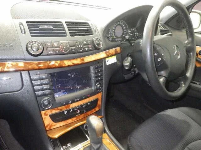 Mercedes-Benz E-Class  с аукциона в Японии