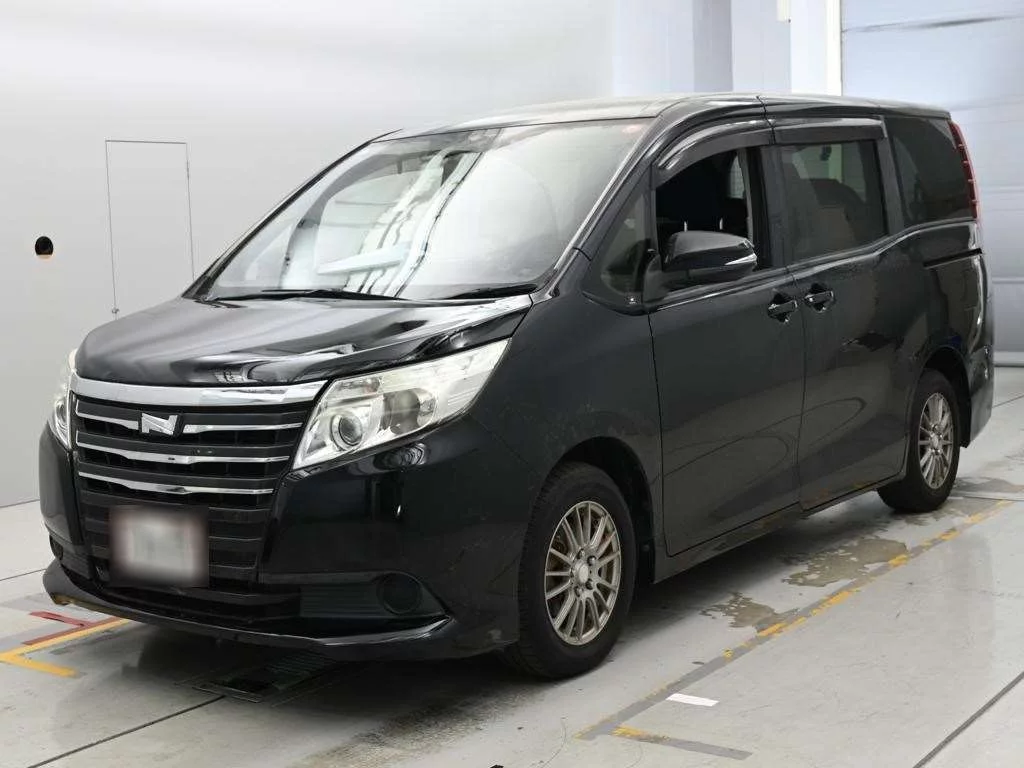 Toyota Noah 2015