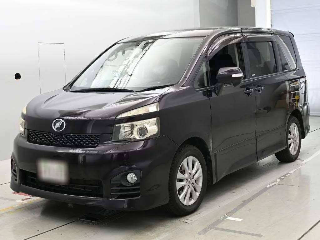 Toyota Voxy 2011