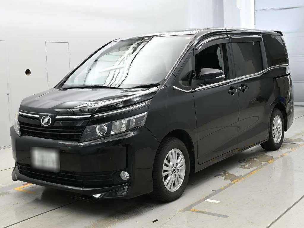 Toyota Voxy 2014