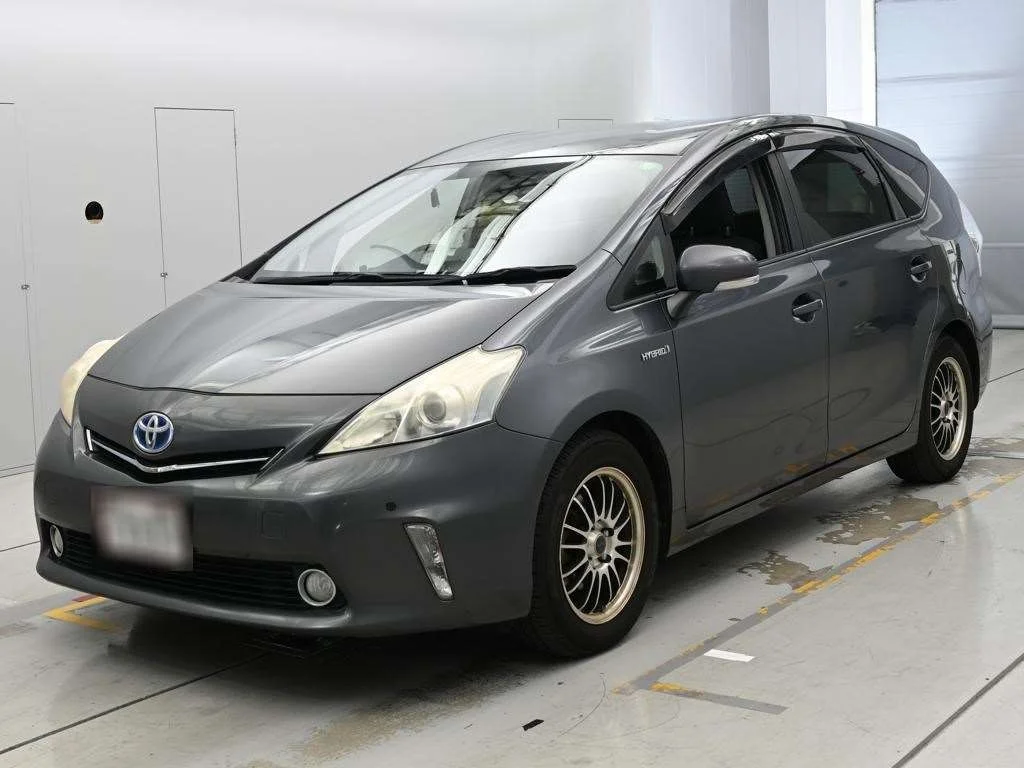 Toyota Prius Alpha 2011