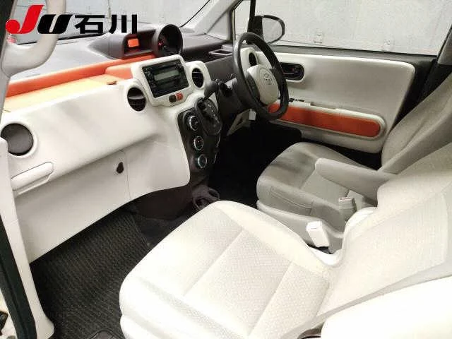 Toyota Porte 2013