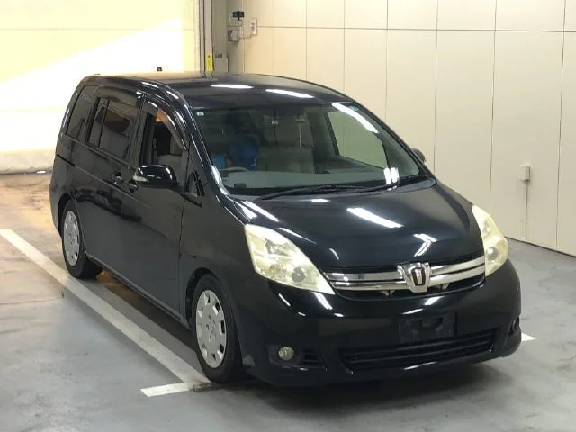 Toyota Isis 2011