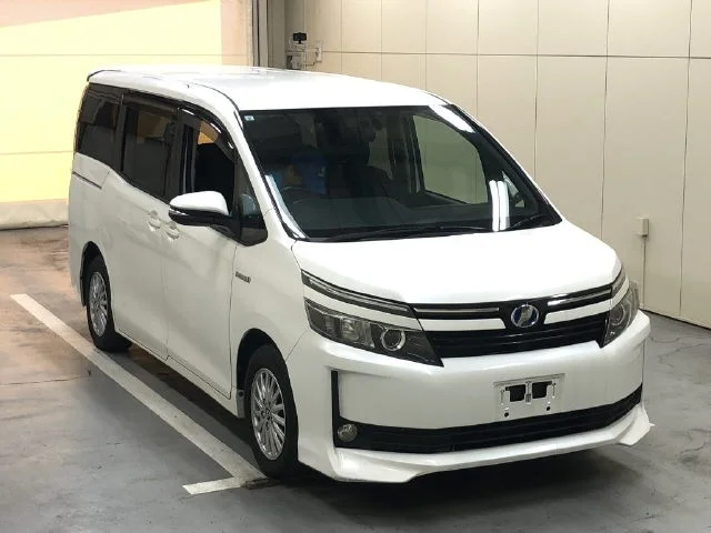 Toyota Voxy 2014