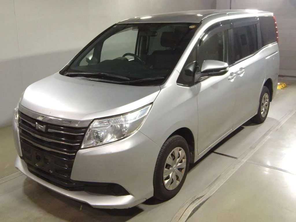 Toyota Noah  с аукциона в Японии