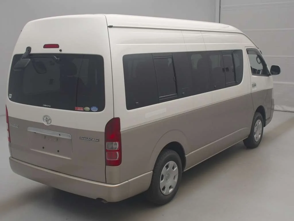 Toyota HiAce  с аукциона в Японии