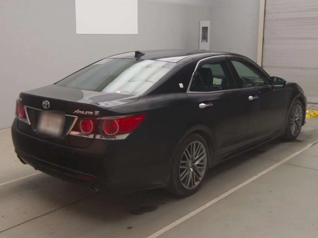 Toyota Crown  с аукциона в Японии
