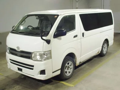 TOYOTA HIACE VAN