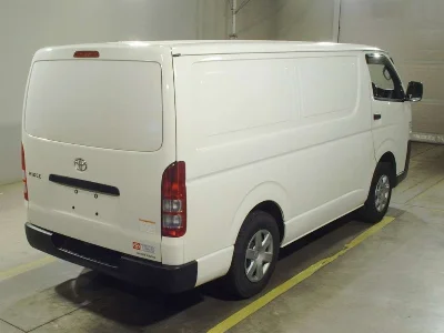 TOYOTA HIACE VAN