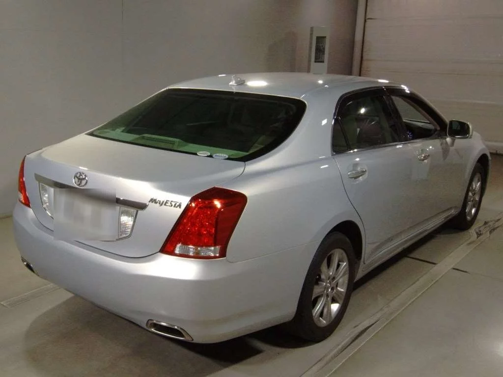 Toyota CROWN MAJESTA  с аукциона в Японии