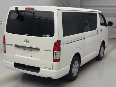 TOYOTA REGIUS VAN