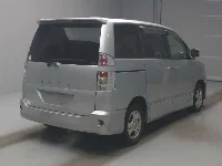 Цена авто Toyota Voxy с аукционов Японии, номер кузова AZR65G, пробег 90 000, оценка 6