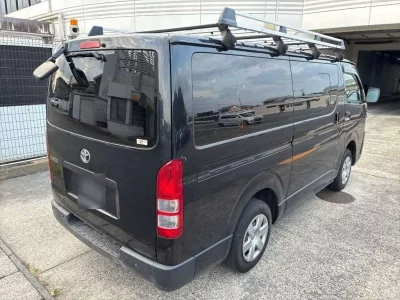 TOYOTA HIACE VAN