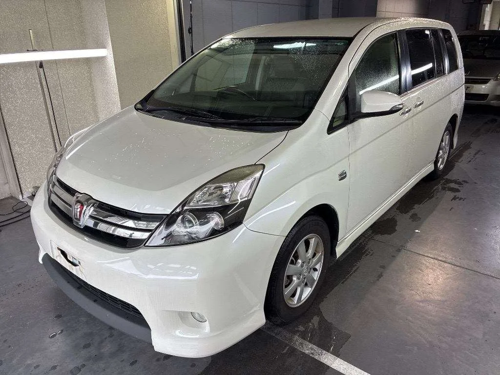 Toyota Isis 2015